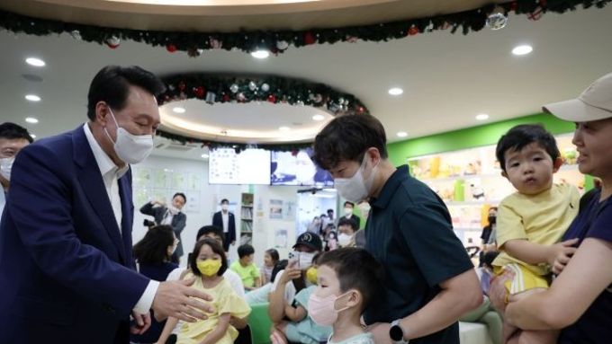 尹 대통령, 추석 연휴 '소아전문병원' 찾아 '의료진' 노고에 감사