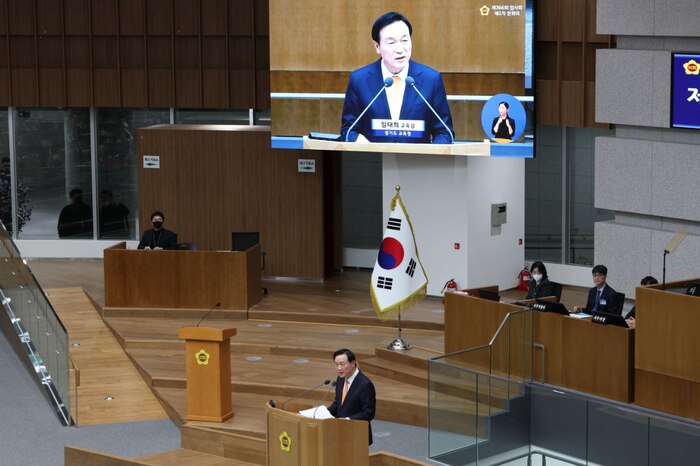 임태희 경기도교육감이 7일 ‘도의회와 같은 목표를 향해 함께 나아가며 경기교육의 변화 만들겠다’며 도의원들에게 힘을 모아줄 것을 당부했다.