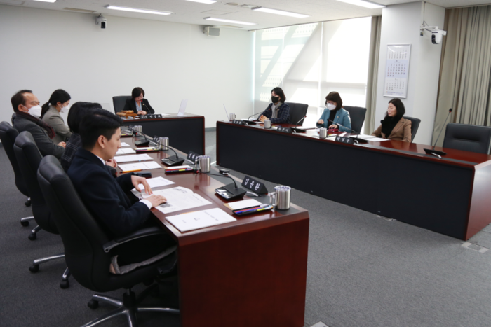 성남시의회 행정교육위원회(위원장 박경희)는 2월 3일(금) 위원회 소관 조례안 7건에 대한 심사를 마쳤다.