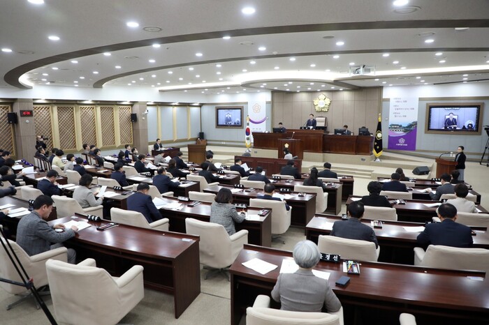 수원특례시의회(의장 김기정)가 15일 2023년 첫 회기인 제373회 임시회 제1차 본회의를 시작으로 15일간의 의정활동에 돌입했다.