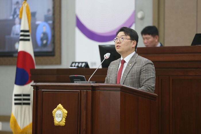 수원특례시의회 홍종철 의원(국민의힘, 광교1‧2동)이 15일 열린 제373회 수원시의회 임시회 제1차 본회의에서 5분 자유발언대에 올라 수원시 내 교육특구 지정 및 삼성고등학교 유치를 제언했다.