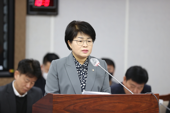 김경례 수원특례시의회 의원(더불어민주당, 비례대표)이 대표발의한 ‘수원시 연화장 설치 및 운영 조례 일부개정 조례안’이 도시환경위원회 심사에서 원안가결됐다.