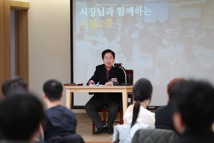 남양주시(시장 주광덕)는 2월 22일부터 24일까지 3일간 신규 공무원의 가치관 확립과 조직 적응, 기초 직무 능력 향상을 위해 ‘2023년 상반기 신규 공무원 교육(1기)’을 실시한다.