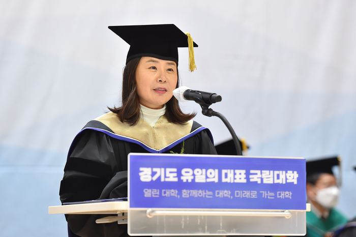 한경국립대학교(총장 이원희)는 2023년 2월 22일 전기 학위수여식을 맞아 박혜린 옴니시스템 대표에게 명예 경영학박사 학위를 수여하였다.