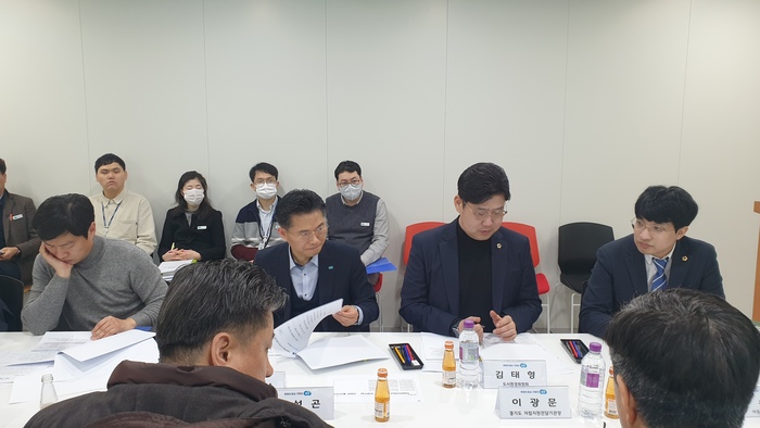 참고사진 - 지난해 18월28일 경기도-경기도의회 '자립준비청년 주거안정 정책토론회'