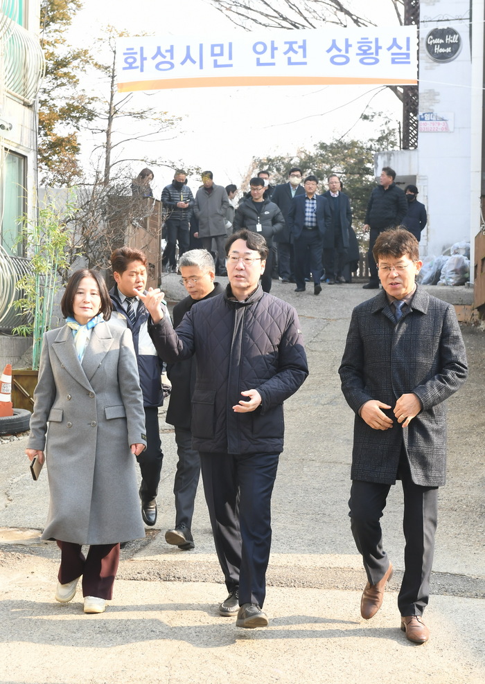 정명근 화성시장이 24일 박병화 거주지 주변에 대한 현장점검을 실시했다.