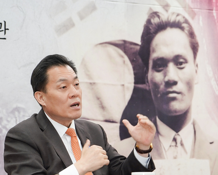 이재준 수원시장이 간담회에서 발언하고 있다.