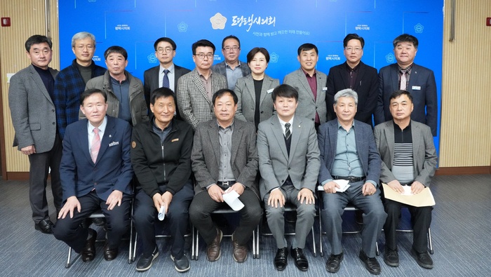 평택시의회 이기형 산업건설위원장은 28일 시의회 3층 간담회장에서‘고덕면 방축리 개발사업에 따른 현안 간담회’를 개최했다.