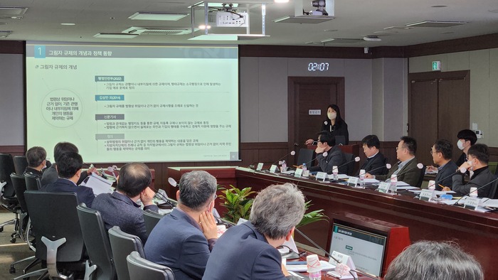 화성시가 28일 시청 상황실에서 ‘규제혁신 추진단 연간 추진계획 보고회’를 개최했다.