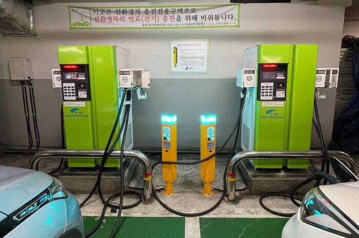 수지구청 주차장에 설치된 고속 충전기 관제 장치