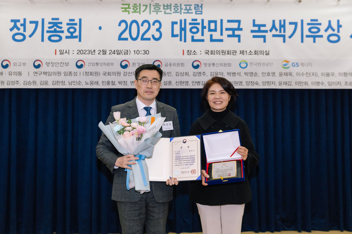 평택시(시장 정장선)는 지난 24일 국회기후변화포럼 주최 2023년 대한민국 녹색기후상 시상식에서 행정안전부 장관상을 받았다.