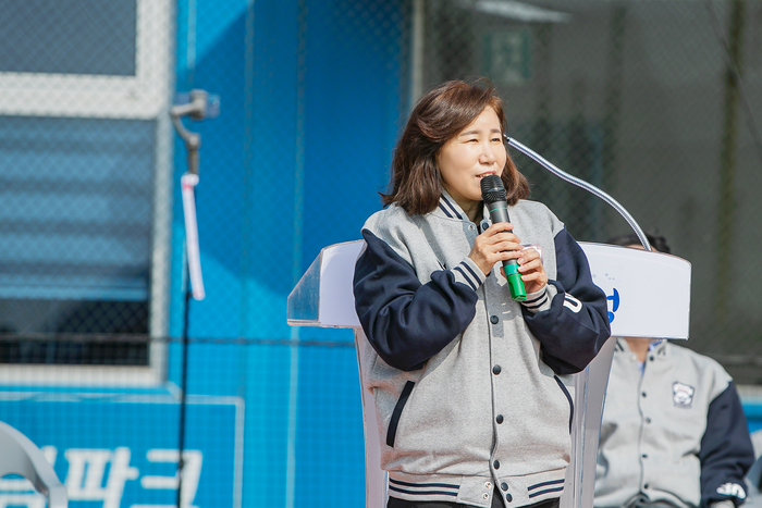 김경희 화성시의회 의장이 인사말을 전하고 있다.