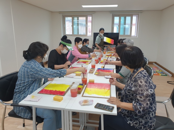 안산시(시장 이민근)는 보건복지부가 주관한 노인 의료·돌봄 통합지원 시범사업에 최종 선정됐다