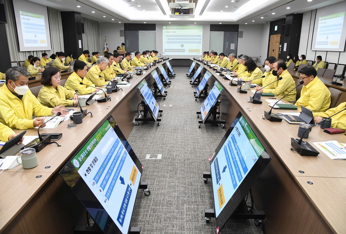 시흥시(시장 임병택)가 지난 8일 시청 글로벌센터1에서 2023 신년인사회 건의사항 대응 보고회를 갖고, 국별ㆍ동별 추진여부와 상황을 점검했다.