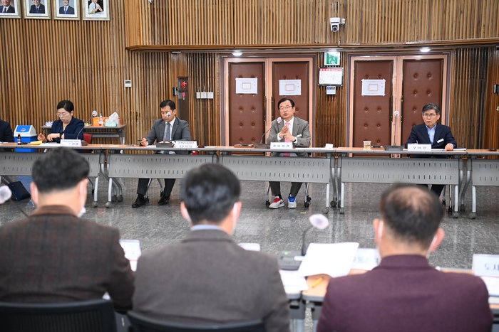 하남시(시장 이현재)는 9일 시청 대회의실에서 ‘2023년 제1회 정책모니터링단 정기회의’를 개최하고 주요 현안 사업에 대한 점검과 시정 홍보 활성화 방안에 대해 논의하는 시간을 가졌다.