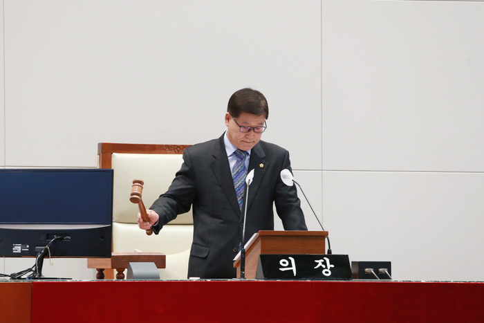 성남시의회(의장 박광순)는 14일 제2차 본회의를 끝으로 5일간의 제280회 성남시의회 임시회 일정을 마무리했다. ©