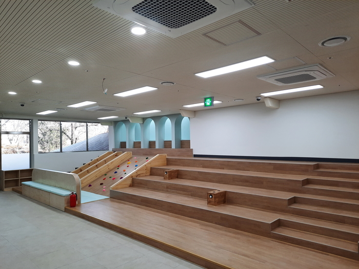 의왕시(시장 김성제)는 왕림이팝아트홀에서 예술인들이 마음껏 창작활동을 펼치고 시민들은 다양한 문화예술을 누릴 수 있도록 ‘예술이 팝팝 데이’ 보조사업자를 모집한다.