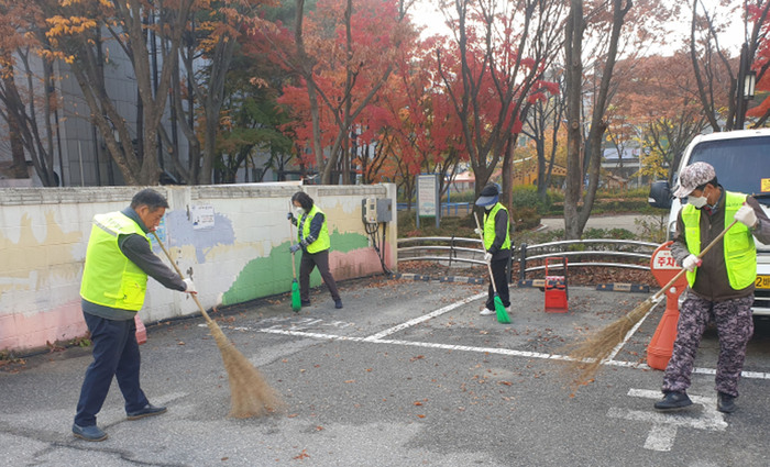 성남시 공공근로 중 하나인 동 환경정비