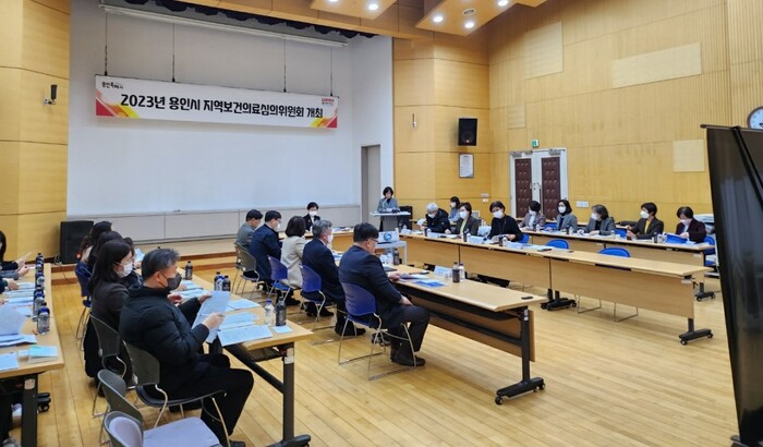 용인특례시는 지난 2월 15일 지역보건의료심의위원회를 개최해 '제8기 용인시지역보건의료계획'을 심의했다. ©