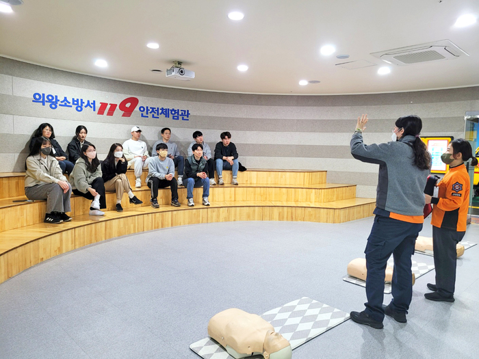 의왕도시공사는 23일 의왕소방서 백운119 안전센터 체험관에서 신입직원을 포함한 각 사업장의 안전 담당자를 대상으로 재난안전체험 교육을 실시했다.