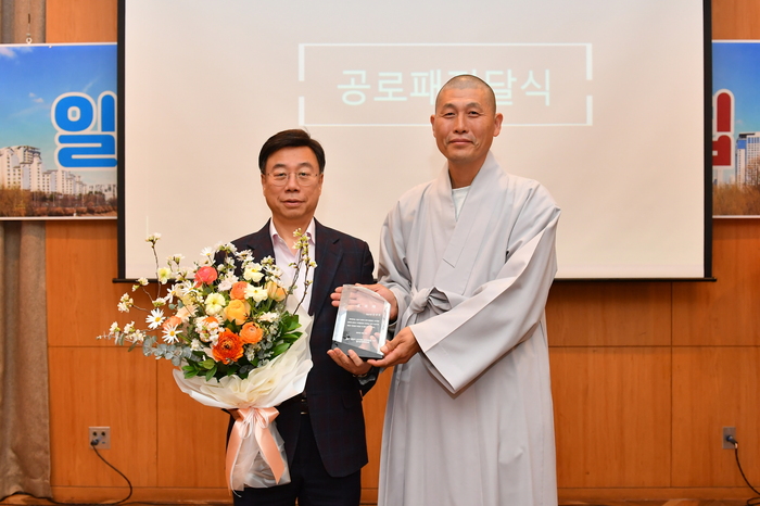 신상진 성남시장은 30일 오후 성남시 고도제한 완전해결 범시민대책위원회의 원활한 활동을 위한 일일후원찻집에 참석했다.