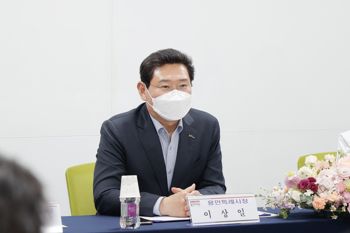 용인 희망학교 만들기 협약 체결식에서 인사말을 하고 있는 이상일 용인특례시장