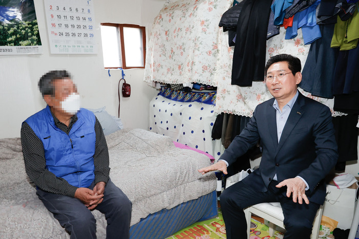 3일 주거취약계층을 찾아 의견을 청취한 이상일 용인특례시장