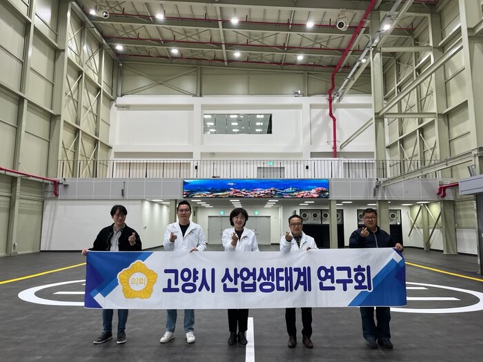 고양특례시의회(의장 김영식) 의원연구단체인 ‘산업생태계연구회(회장 임홍열)’가 지난 4월 4일 고양시 드론앵커센터 활용방안에 대해 논의하기 위해 고양시 전략산업과와 간담회를 갖고 고양드론앵커센터를 방문했다.