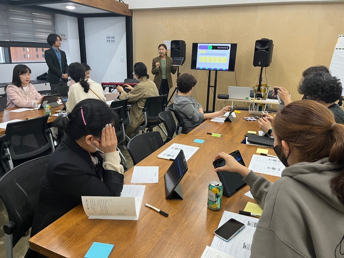 경기도교육청(교육감 임태희)이 체험 중심의 융합예술교육 실현을 위해 ‘예술교육가와 교사가 함께 하는 오픈 클래스’를 운영했다.