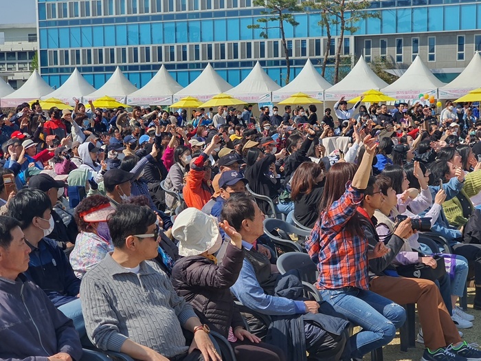 경기도가 4년 만에 수원시 팔달구 구청사 일원에서 지난 7일부터 9일까지 개최한 ‘제37회 경기도청 봄