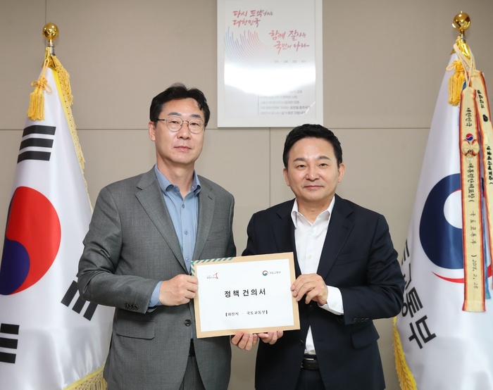 정명근 화성시장이 10일, 국토교통부에서 원희룡 국토교통부 장관을 만나 현안사업의 조속한 추진을 건의했다.