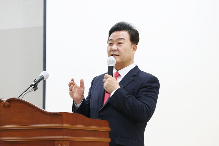 김성제 의왕시장이 4월 11일 의왕농협 본점에서 열린 ‘의왕농협 주부대학 제33기 개강식’에 참석,