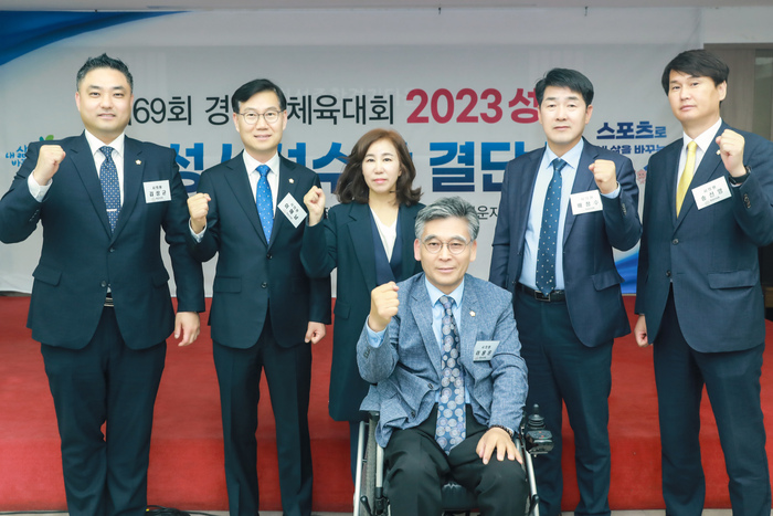 (왼쪽부터) 김상균, 이해남, 김경희, 이용운, 배정수, 송선영 의원