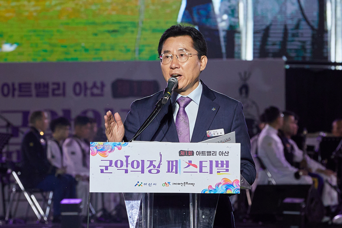아트밸리 아산 제62회 성웅 이순신 축제 폐막식 장면 (박경귀 아산시장이 인사말을 하고 있다.)