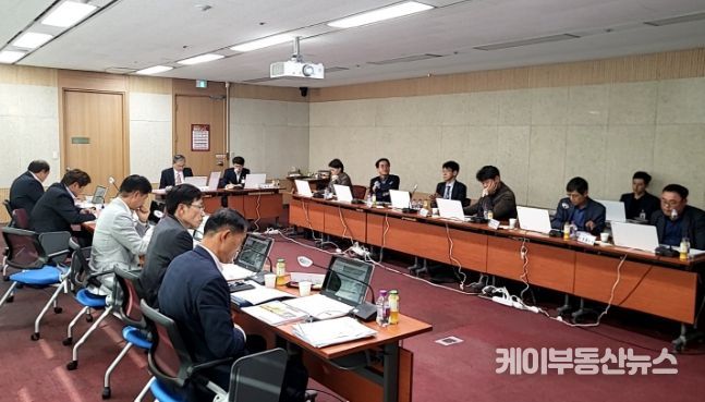 지난달 31일 용인특례시청에서 열린 '민간제안 산업단지 투자의향서' 평가를 위한 정책자문회의 현장 모습