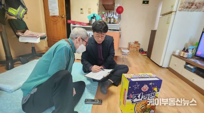 신갈동 지역사회보장협의체가 중장년 1인 가구 대상 맞춤형 지원 사업을 시작한다