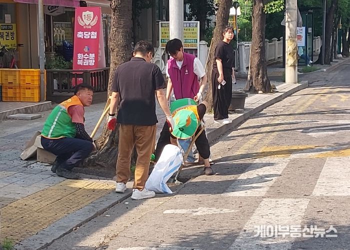 불현동 지역자율방재단, 여름철 호우대비 빗물받이 정화활동 실시