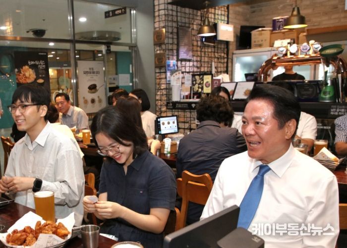 제3기 안양혁신 주니어보드 활동 마무리…최대호 안양시장과 ‘치맥’