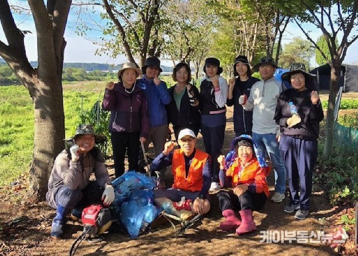 진위면 주민자치회 관방제림 제초 작업 자원봉사 실시