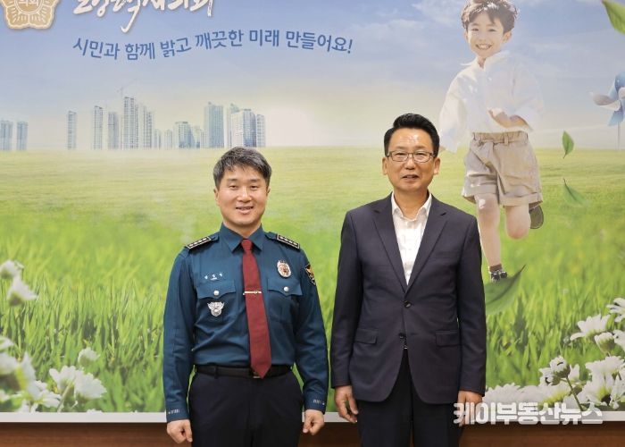장정진 평택시경찰서장(좌) 강정구 평택시의회 의장 (우)