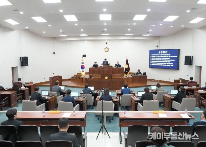 하남시의회는 10월 18일 제335회 임시회 제3차 본회의를 열고 ‘동서울변전소 옥내화 및 증설사업 관련 행정사무조사 특별위원회 결과보고서’ 등 총 20개 안건을 심의했다. (사진_하남시의회 제공)