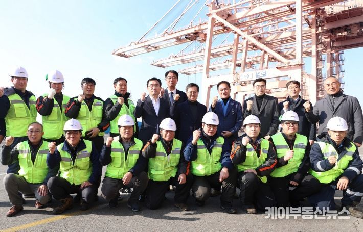 정장선 평택시장, 새해 첫 평택항 수출 현장 방문