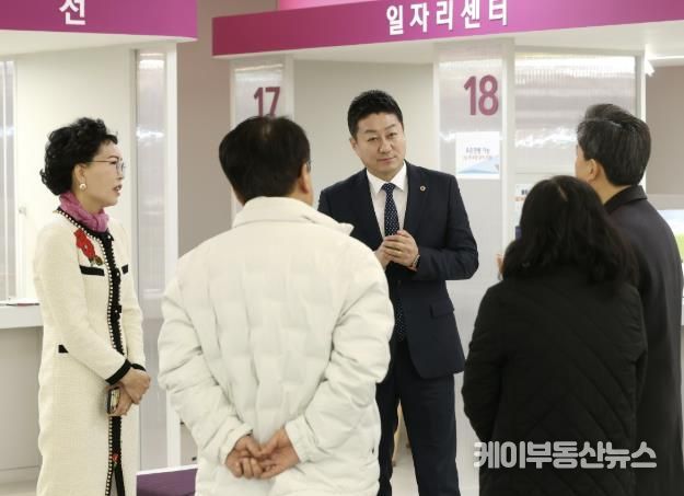 경기도의회 김진경 의장, 시흥시 신중년 내일지원센터 추가 설립 지원 논의