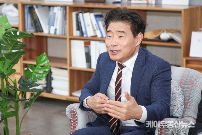 고양특례시의회 김운남 의장, 고양 경제 살리기 위해 기업과 머리 맞대