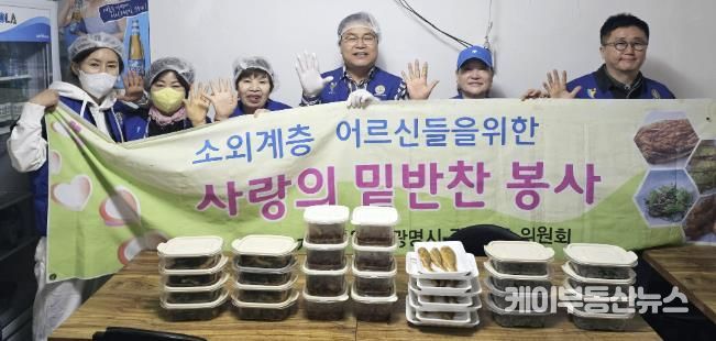 광명시 광명5동 바르게살기운동위원회는 지난 16일 관내 어르신과 취약계층 8가구에 밑반찬을 전달했다.