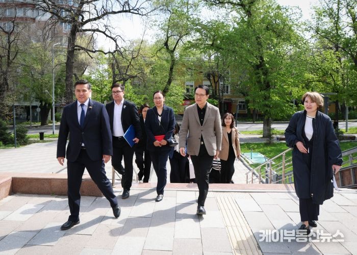 임태희 경기도교육감, 국립 아바이사범대학교 관계자 면담 현장 사진