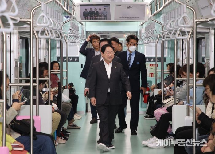 주광덕 남양주시장, 마석-상봉 셔틀 열차 첫 운행일 현장 점검