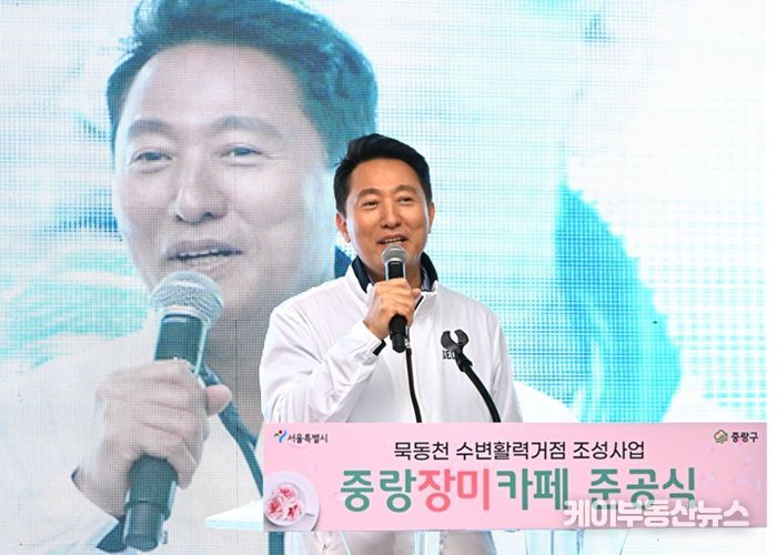 오세훈 서울시장이 9일 오후 중랑장미공원에서 열린 「묵동천 수변활력거점 개장행사」에서 인사말을 하고 있다.
