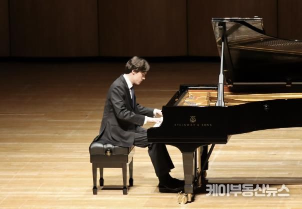 하남문화재단, 신예의 진가가 울려 퍼지다... 제이든 이직-드쥬르코 리사이틀로 한국 관객 매료