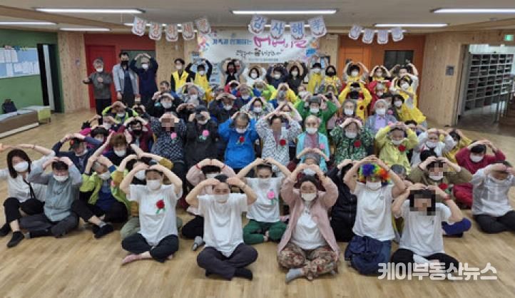 정신요양시설 동두천요양원, '사랑해孝,감사해孝,건강하세孝' 어르신들께 카네이션과 감사의 마음 전해